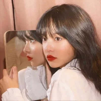 如月微笑